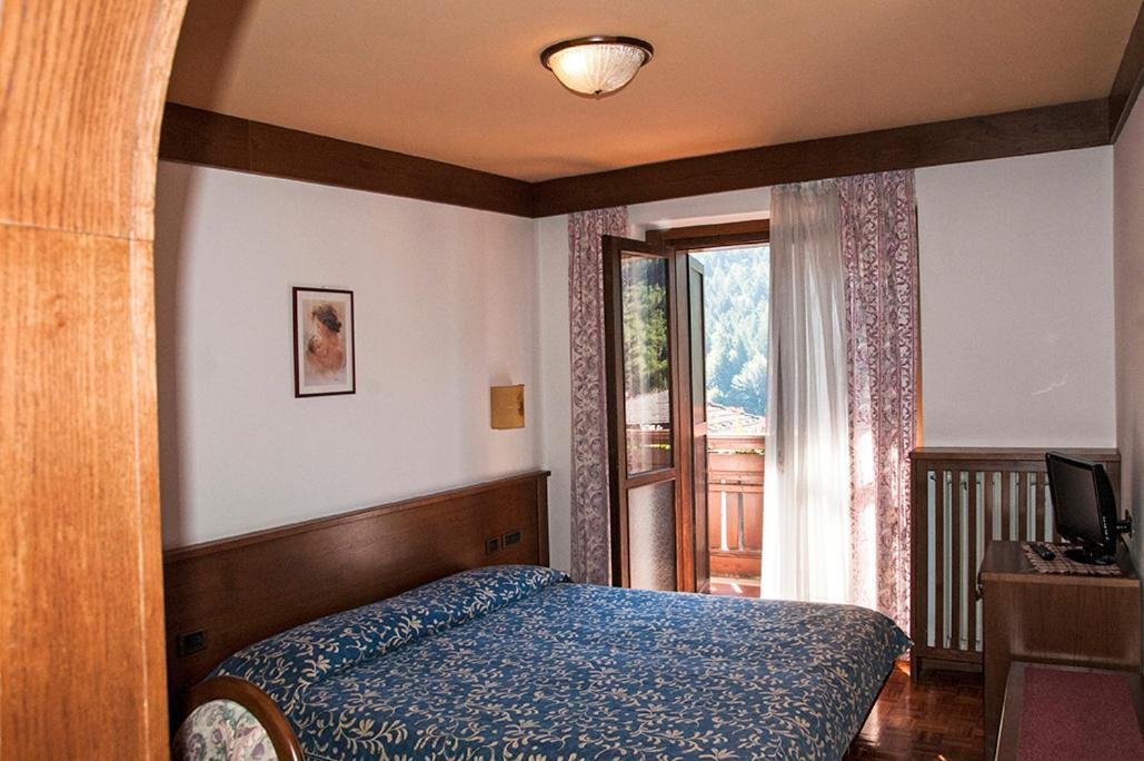 Hotel Carlone Breguzzo Kültér fotó